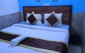 Hotel Moon Chanakyapuri Satya Niketan- Couple Friendly